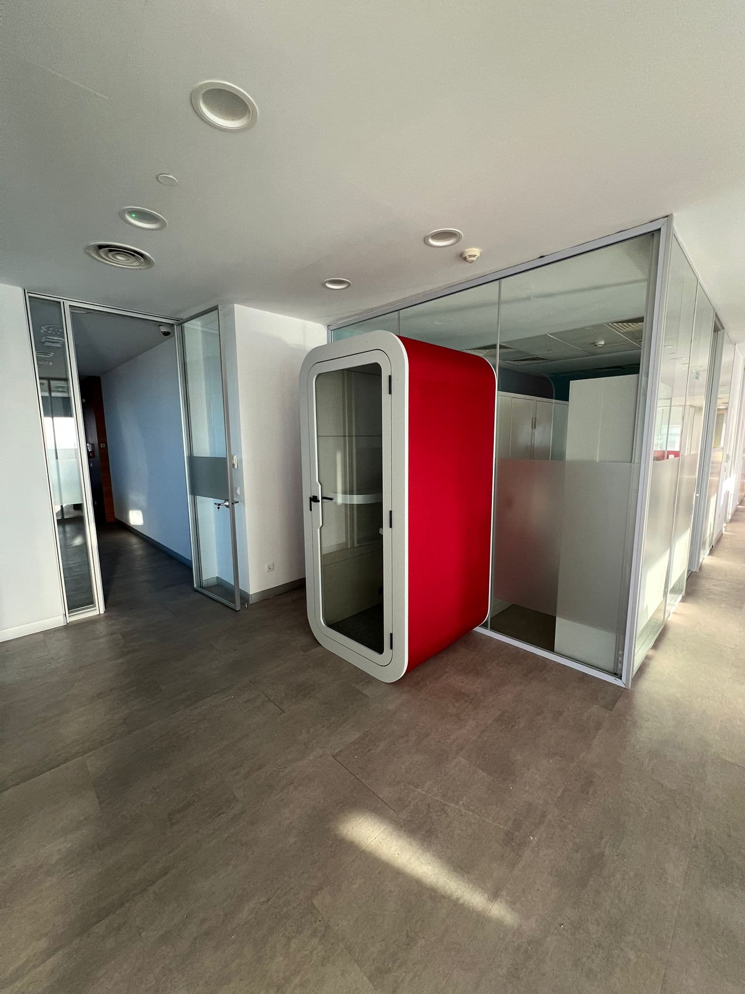 Real QAkustik installation photographed after completed fit-out