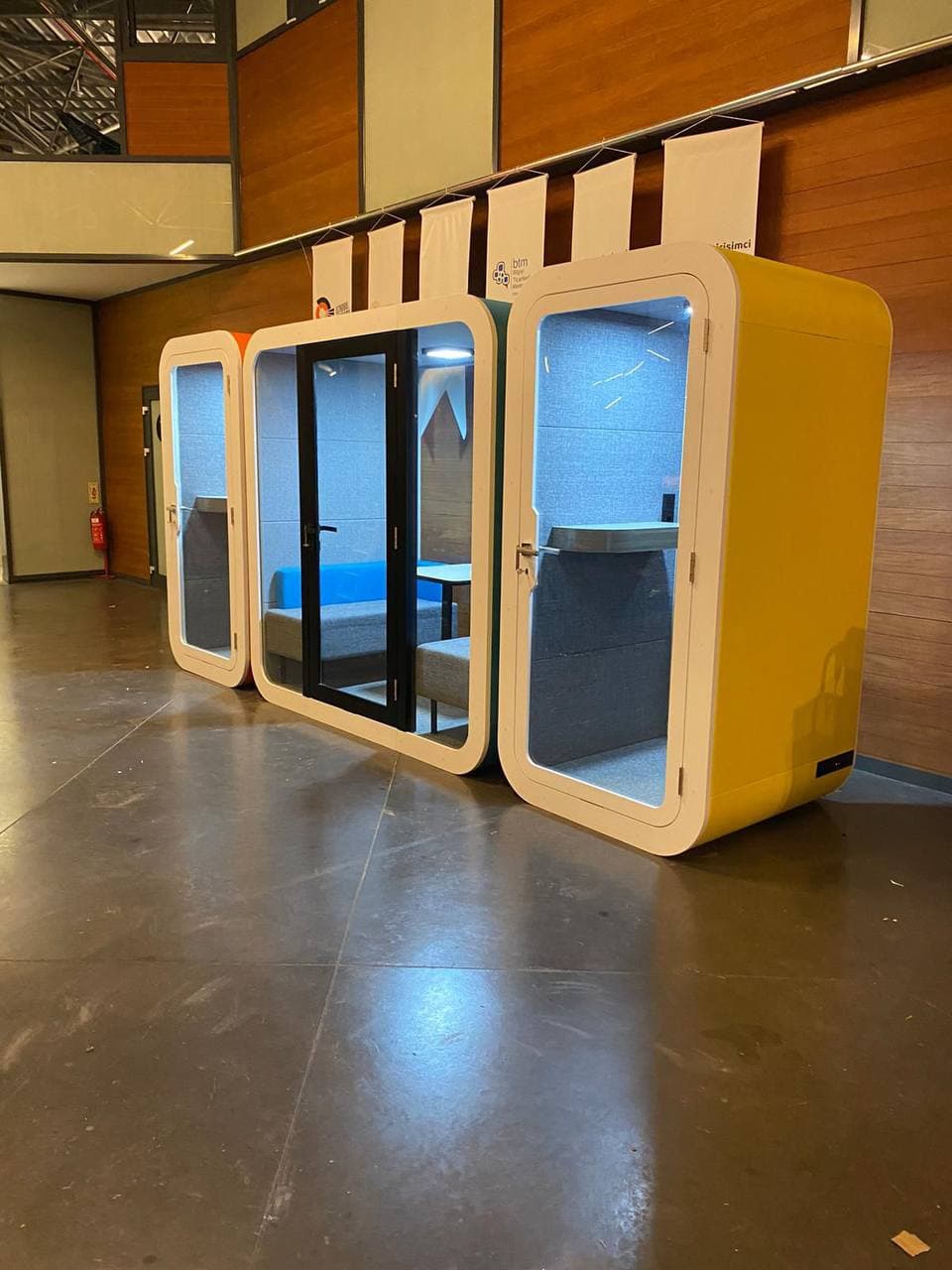 Real QAkustik installation photographed after completed fit-out