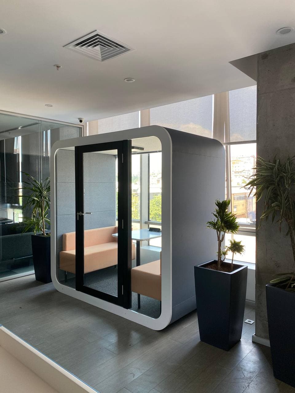 Real QAkustik installation photographed after completed fit-out