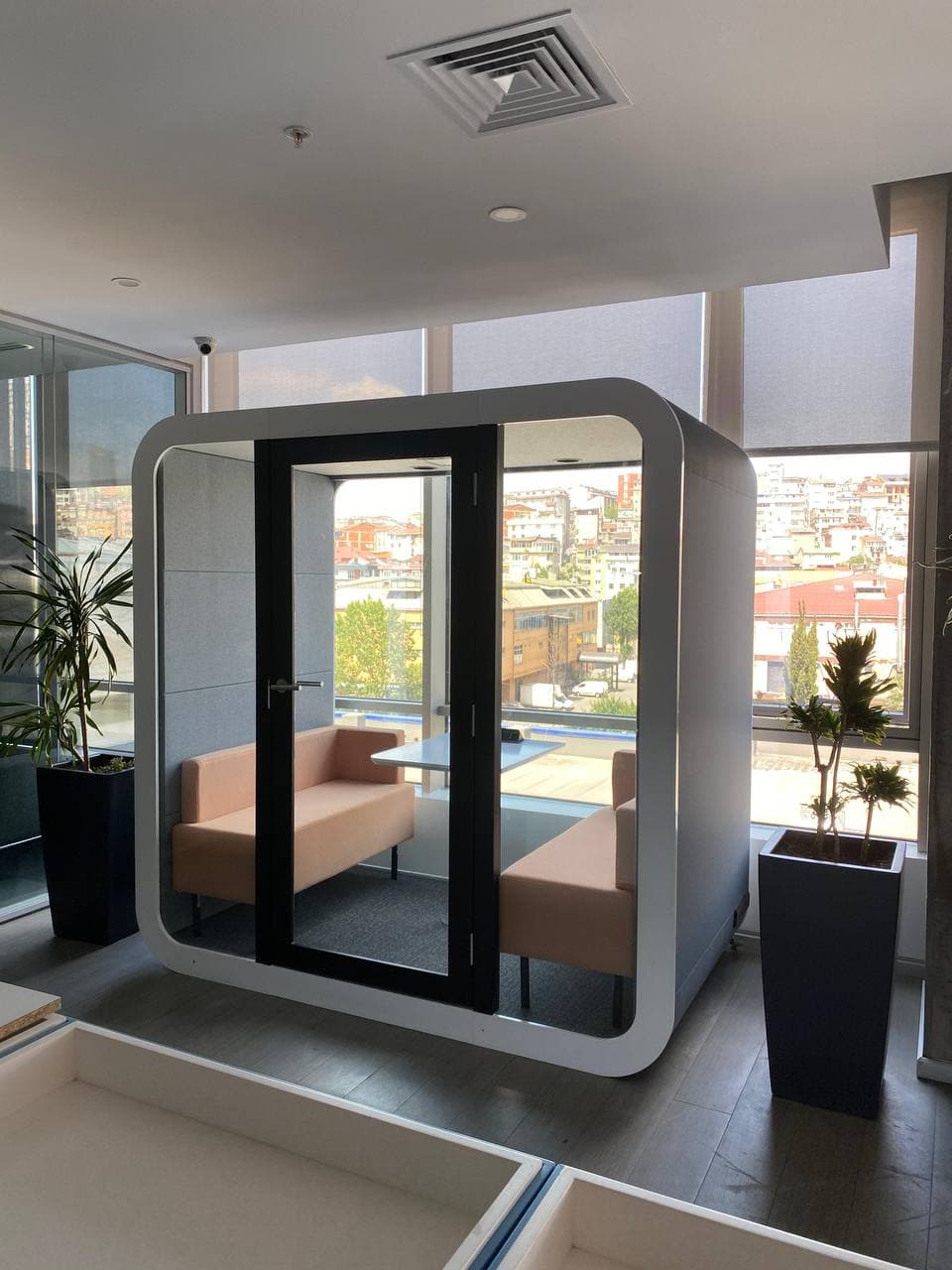 Real QAkustik installation photographed after completed fit-out